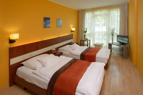 Венгрия Booking.com