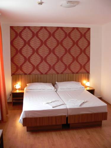 Венгрия Booking.com