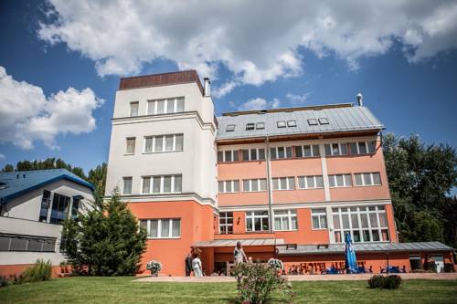 Венгрия Booking.com