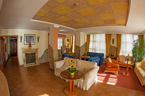 Венгрия Booking.com